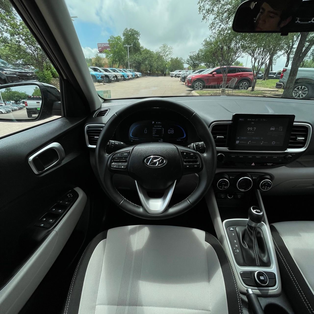 Used 2025 Hyundai Venue SEL FWD image 11