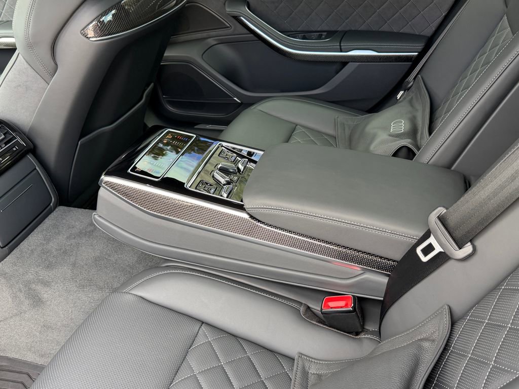 Used 2025 Audi S8 image 36