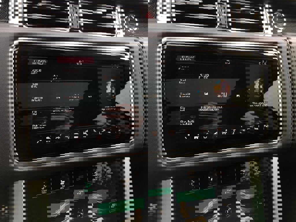 Used 2019 Land Rover Range Rover Long Wheelbase Autobiography image 24