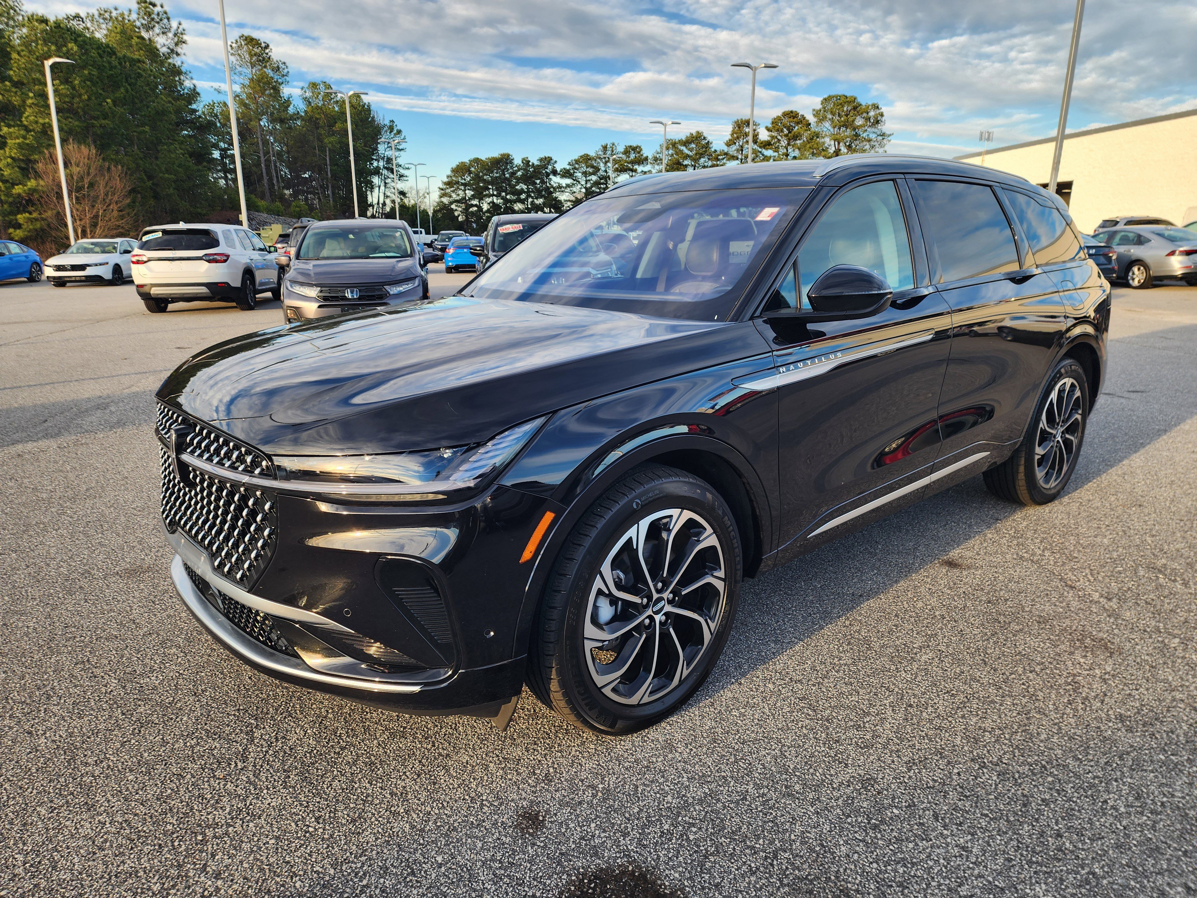 Used 2024 Lincoln Nautilus Reserve image 9