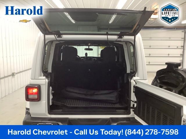 Used 2018 Jeep Wrangler Unlimited Sahara w/ Cold Weather Group image 5