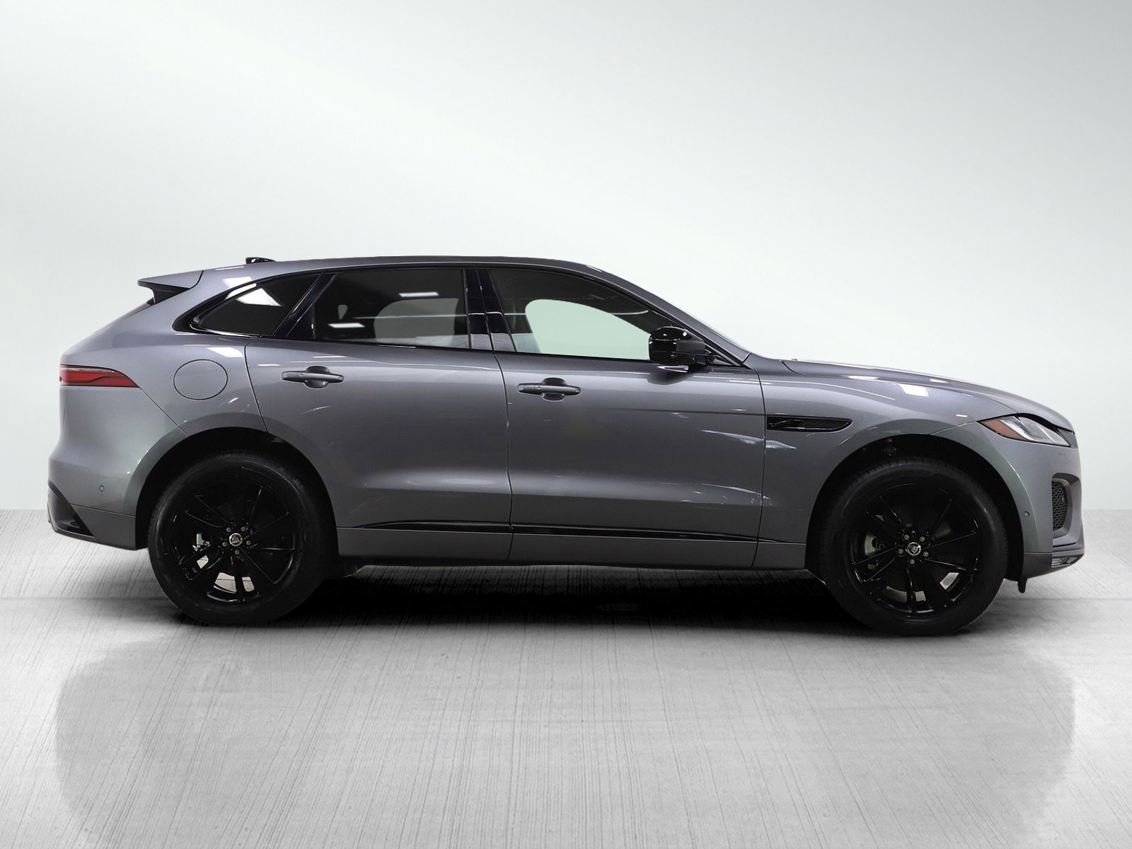 Used 2025 Jaguar F-PACE R-Dynamic S image 6