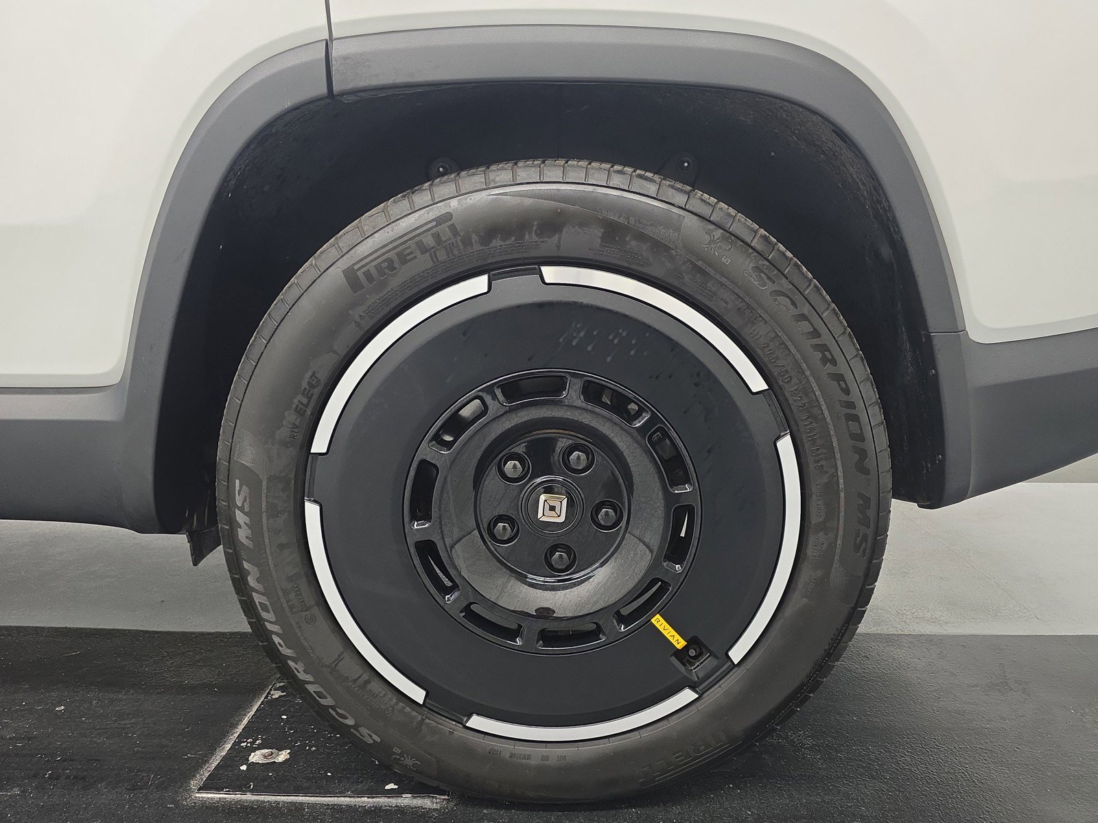 Used 2025 Rivian R1S Adventure AWD/4WD image 10