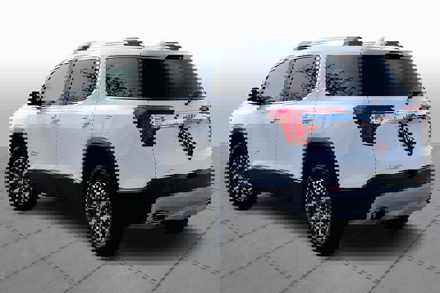 Used 2023 GMC Acadia SLE w/ Driver Convenience Package image 12