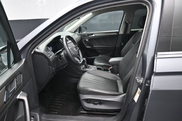 Used 2023 Volkswagen Tiguan SE FWD image 9