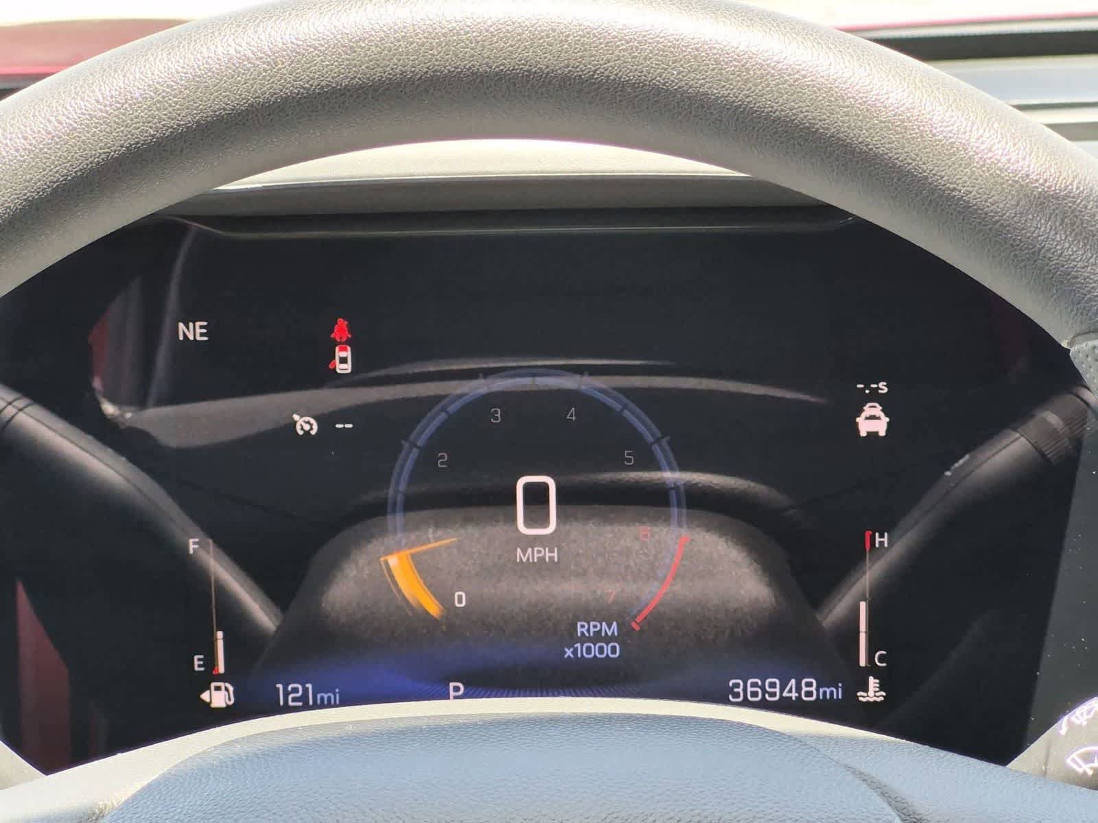 Used 2025 Chevrolet Trax LT FWD image 11