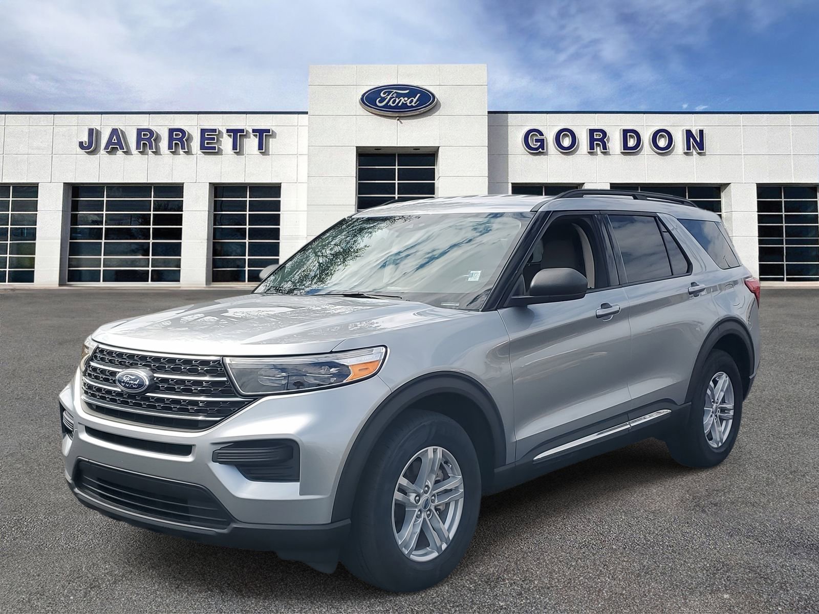 Certified 2023 Ford Explorer XLT image 2