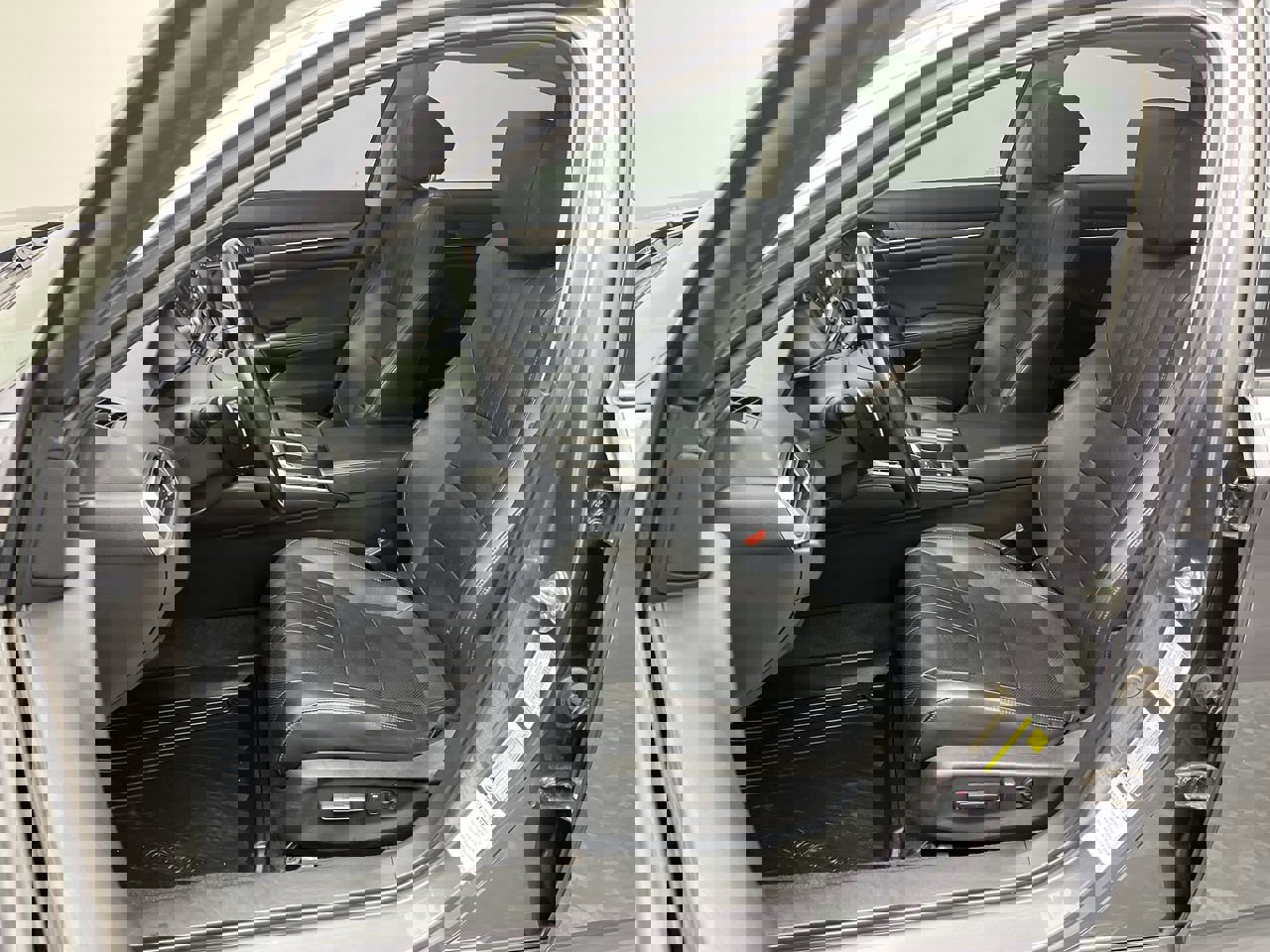 Used 2018 Honda Accord Touring image 10