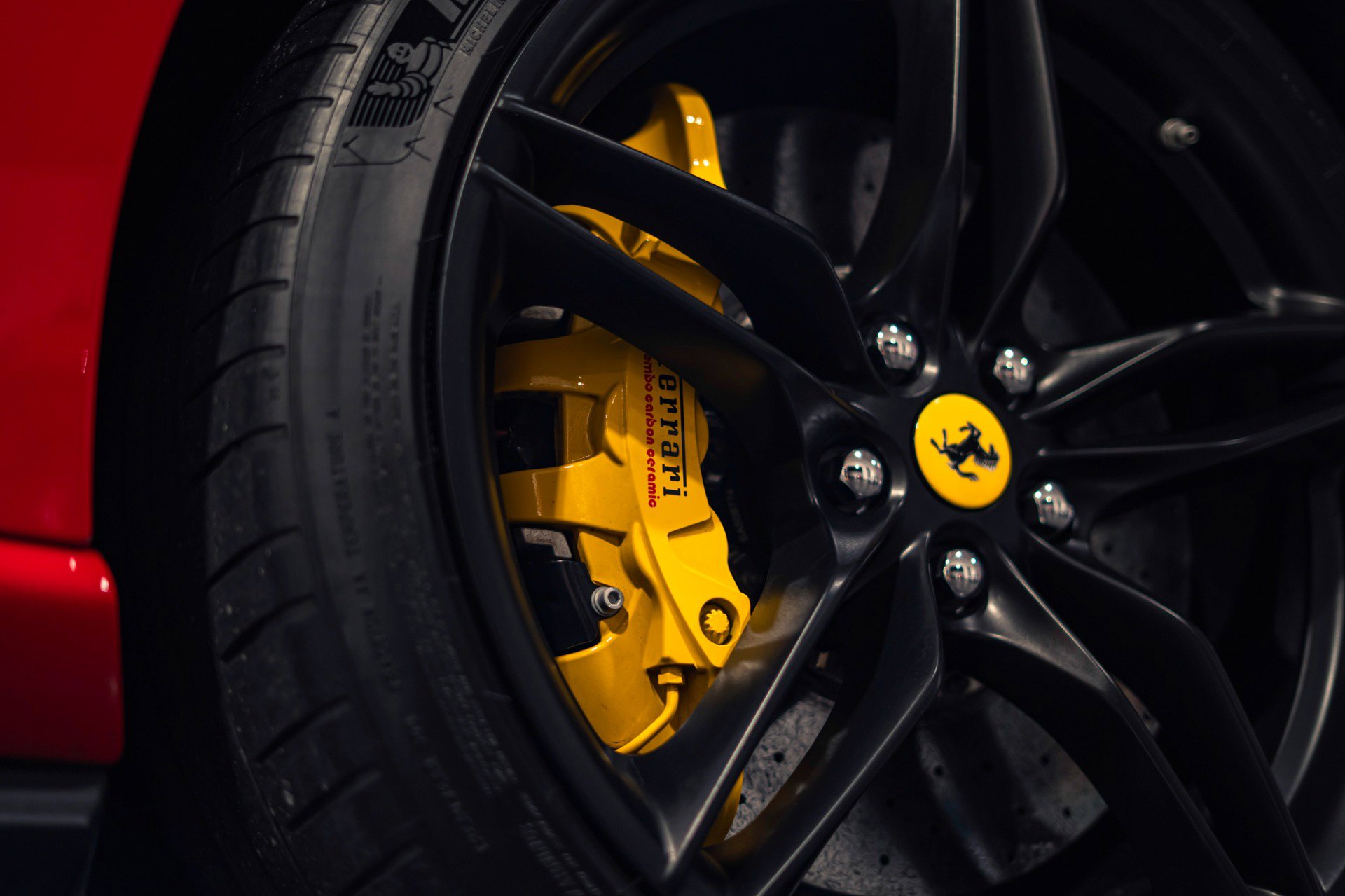 Used 2020 Ferrari 812 Superfast RWD image 31