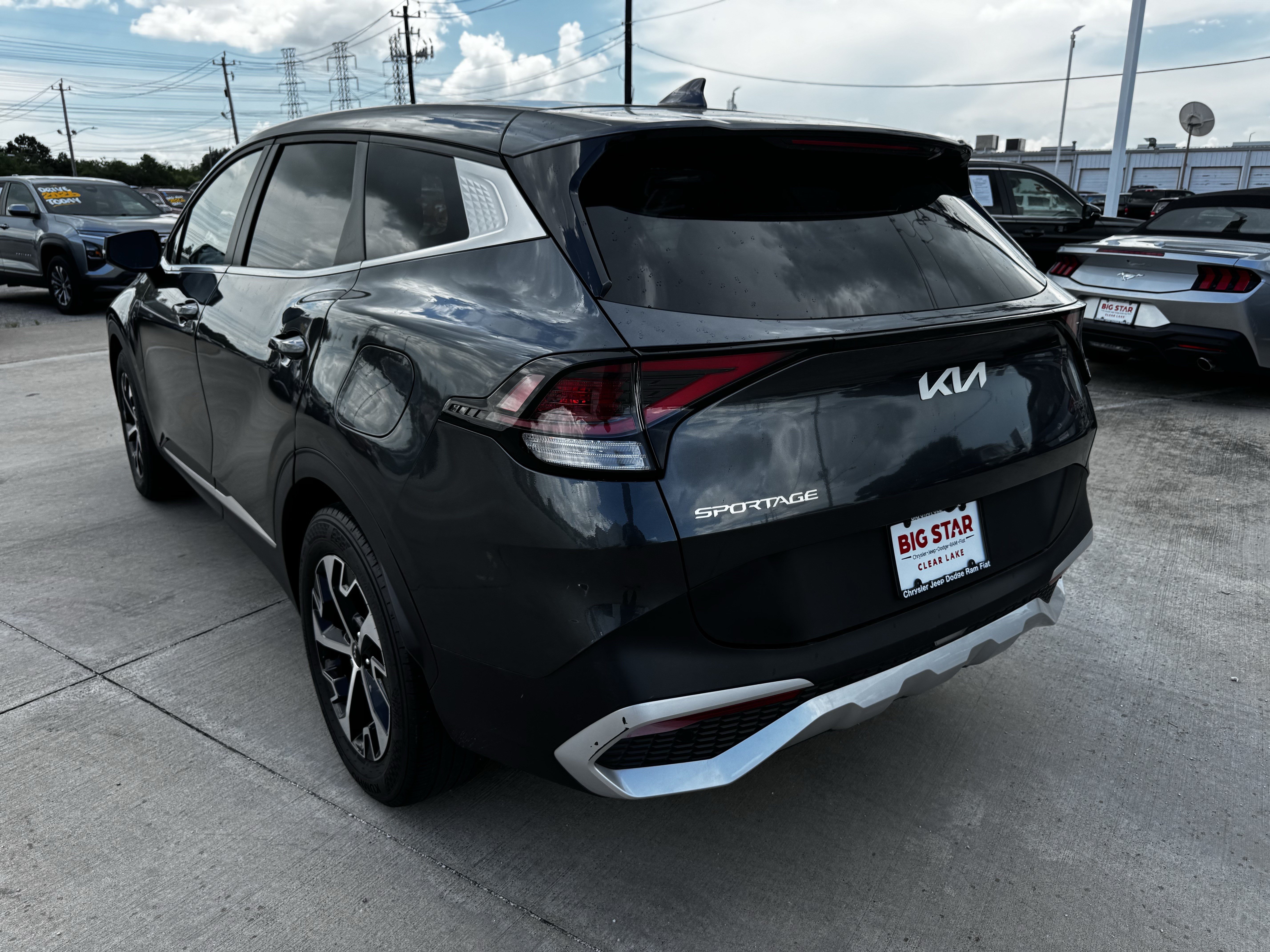 Used 2025 Kia Sportage EX FWD image 6