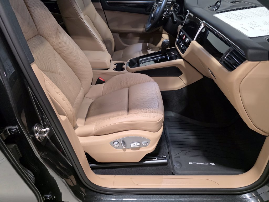 Certified 2026 Porsche Macan AWD/4WD image 20