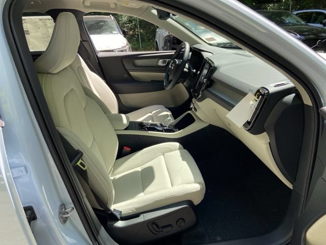 New 2026 Volvo XC40 B5 Ultra w/ Climate Package AWD/4WD image 14