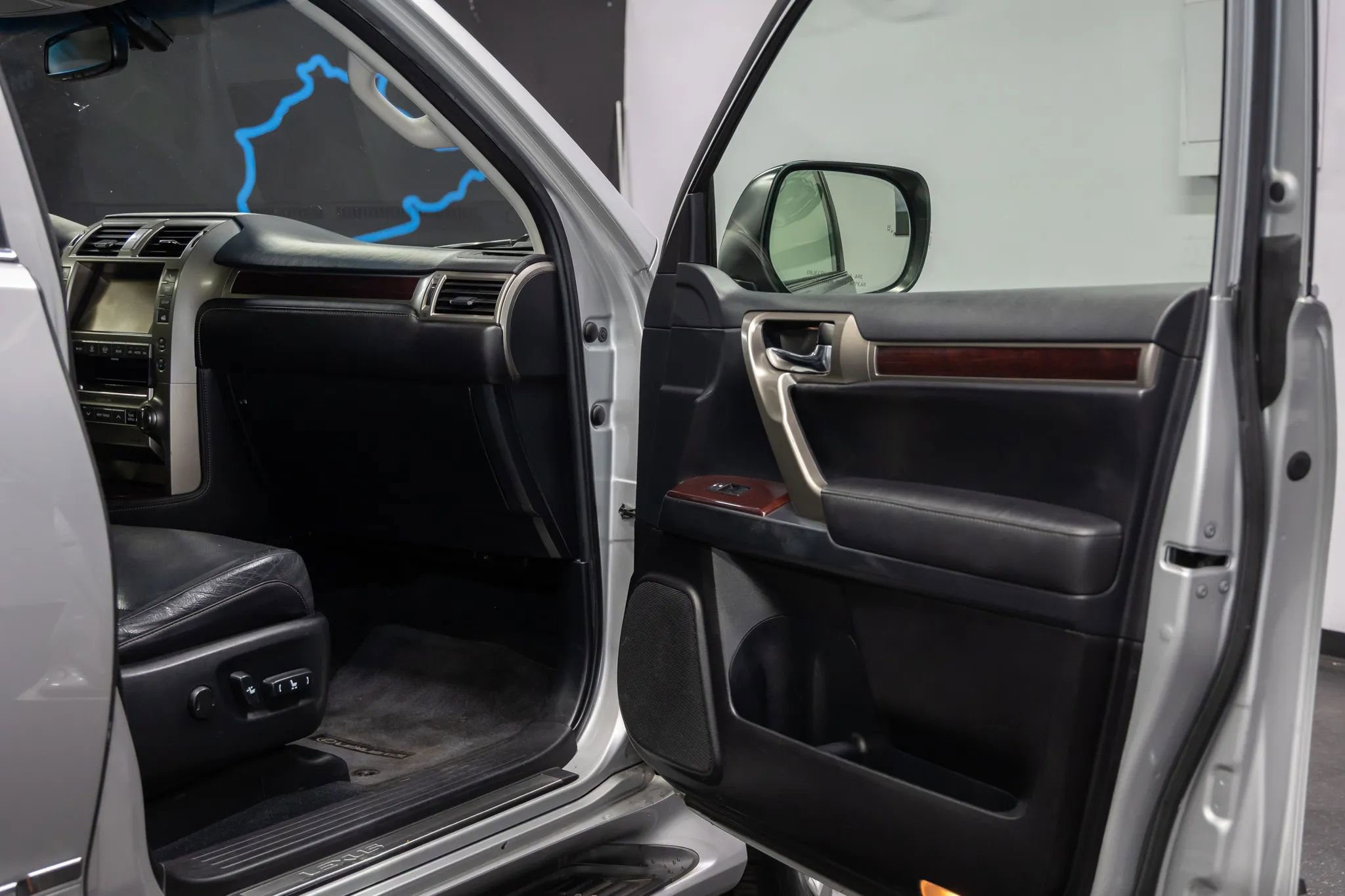 Used 2015 Lexus GX 460 image 20