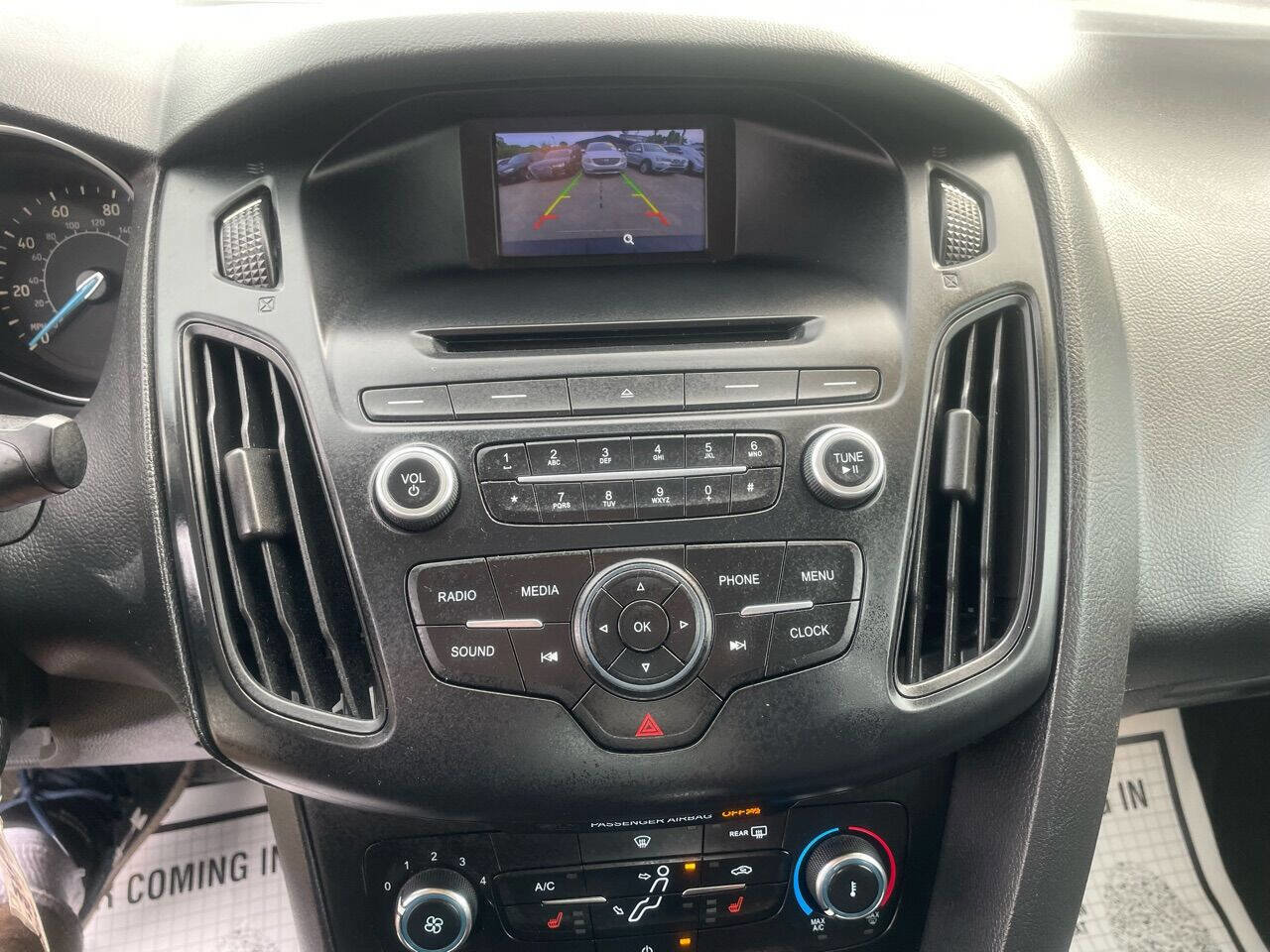 Used 2015 Ford Focus SE w/ SE Sport Package image 25