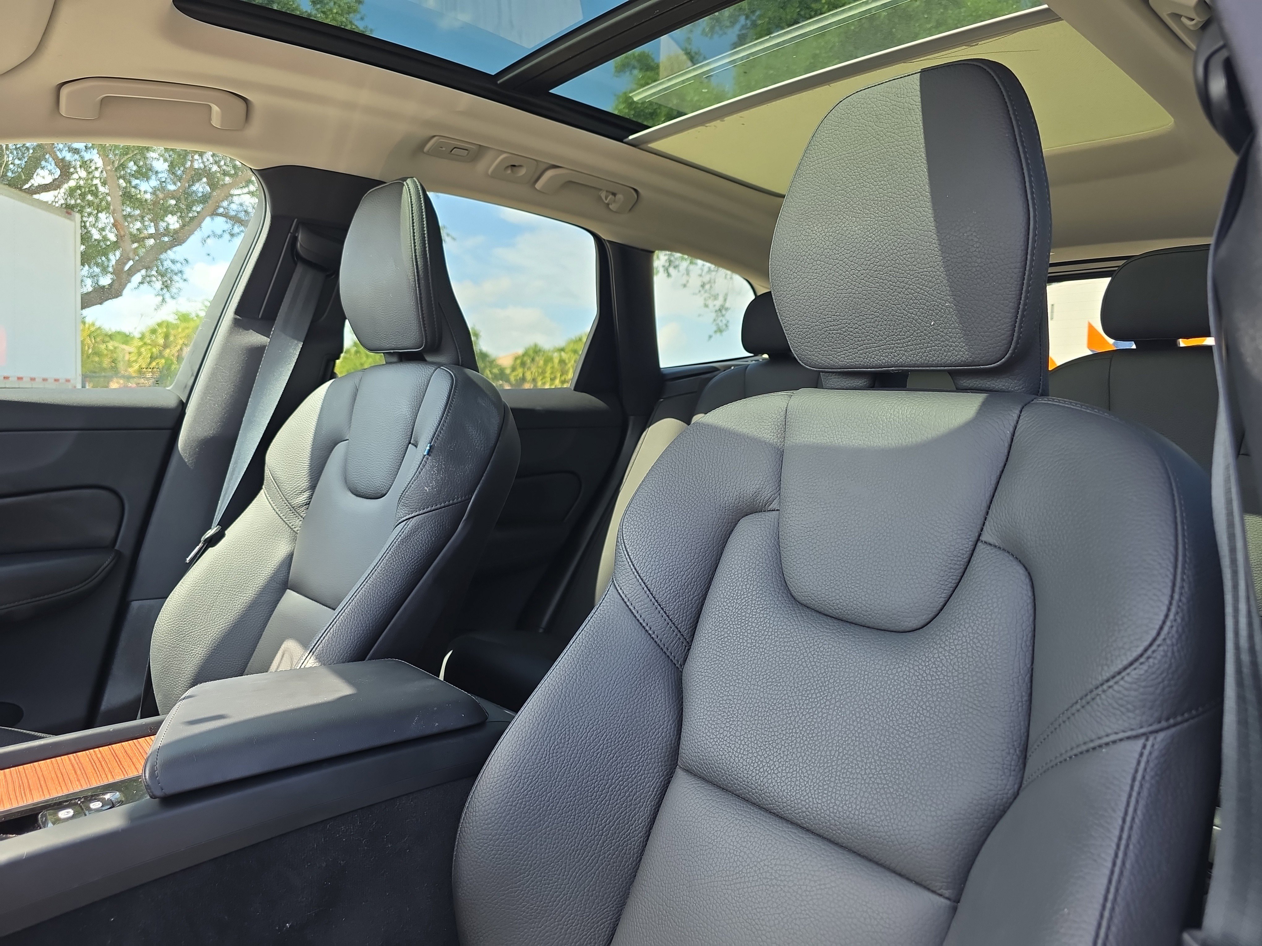 Used 2024 Volvo XC60 B5 Plus w/ Protection Package Premier AWD/4WD image 25