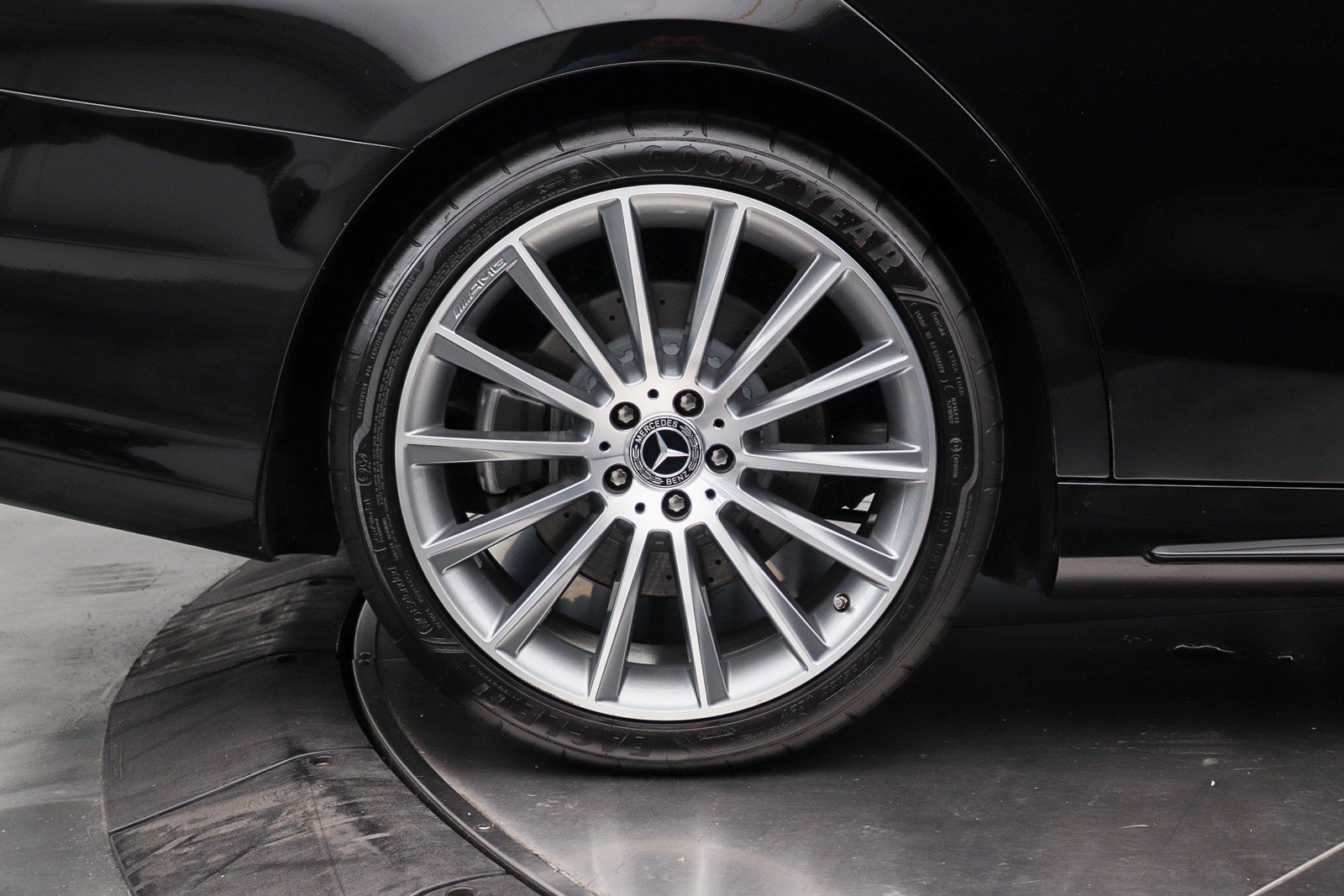 Used 2017 Mercedes-Benz S 550 Sedan image 13