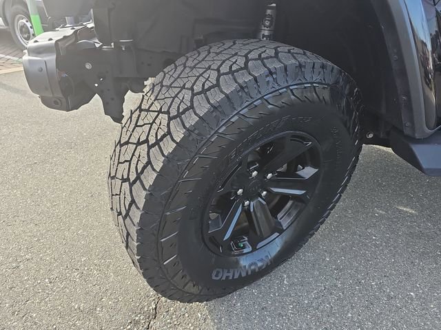 Used 2021 Jeep Gladiator Willys image 29