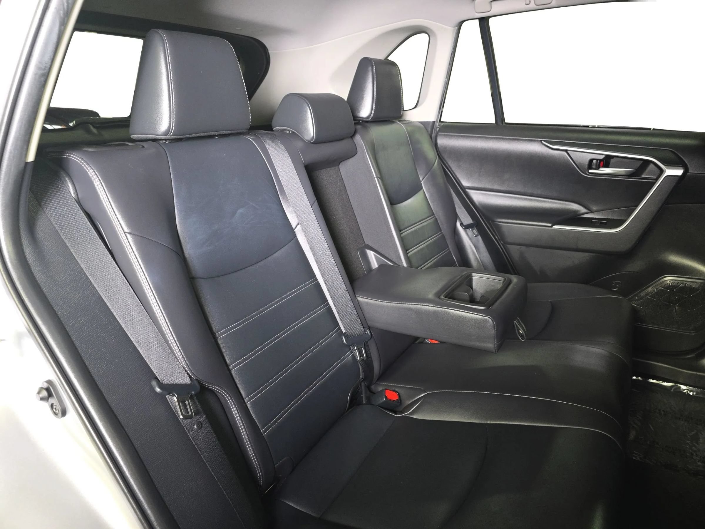 Used 2022 Toyota RAV4 XLE Premium FWD image 12