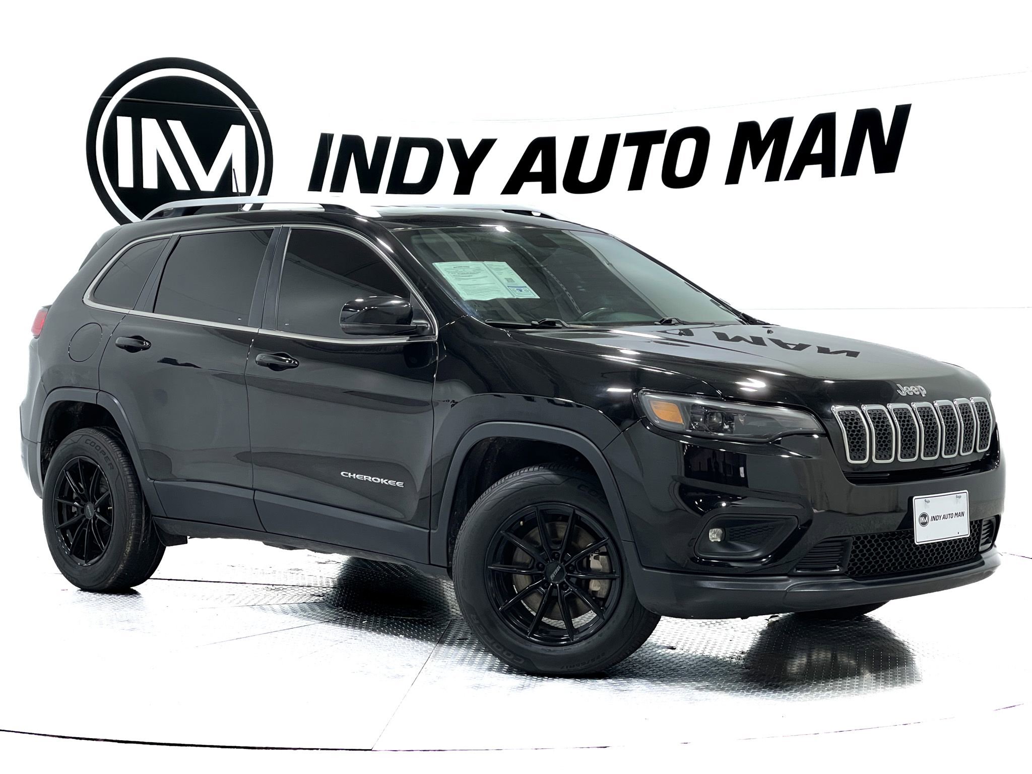 Used 2019 Jeep Cherokee Latitude Plus w/ Comfort/Convenience Group AWD/4WD image 2