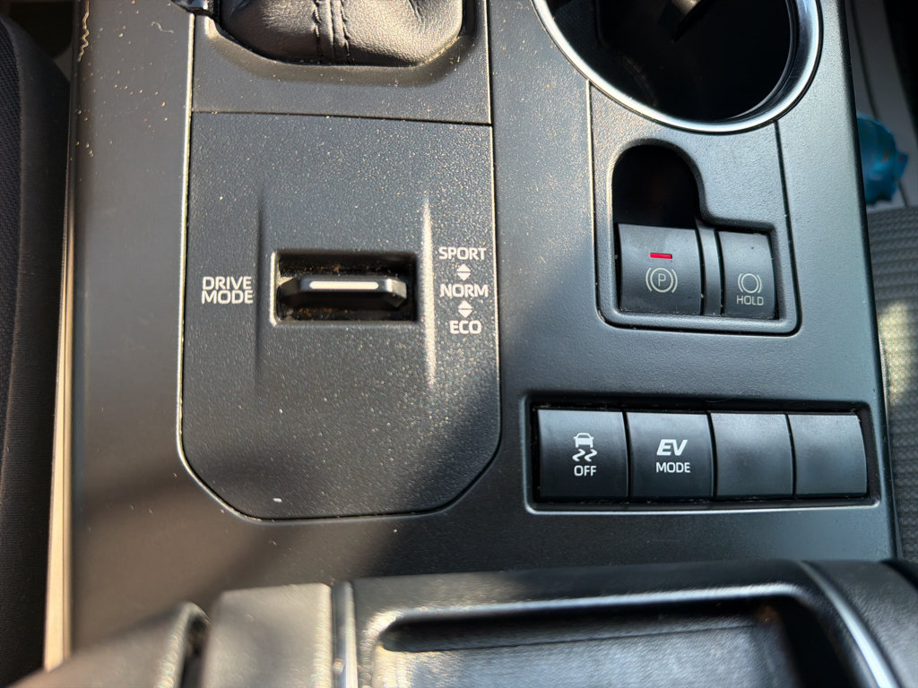 Used 2020 Toyota Highlander LE FWD image 13
