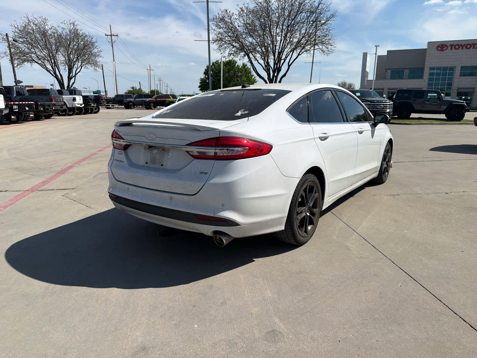 Used 2018 Ford Fusion SE w/ Equipment Group 201A image 4