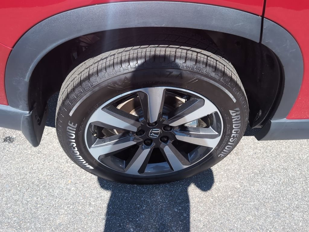 Certified 2025 Honda Pilot Touring image 10