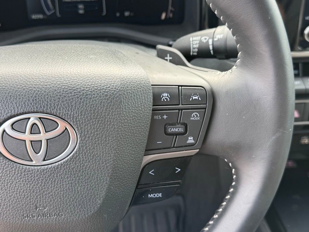 Used 2025 Toyota Camry SE FWD image 15