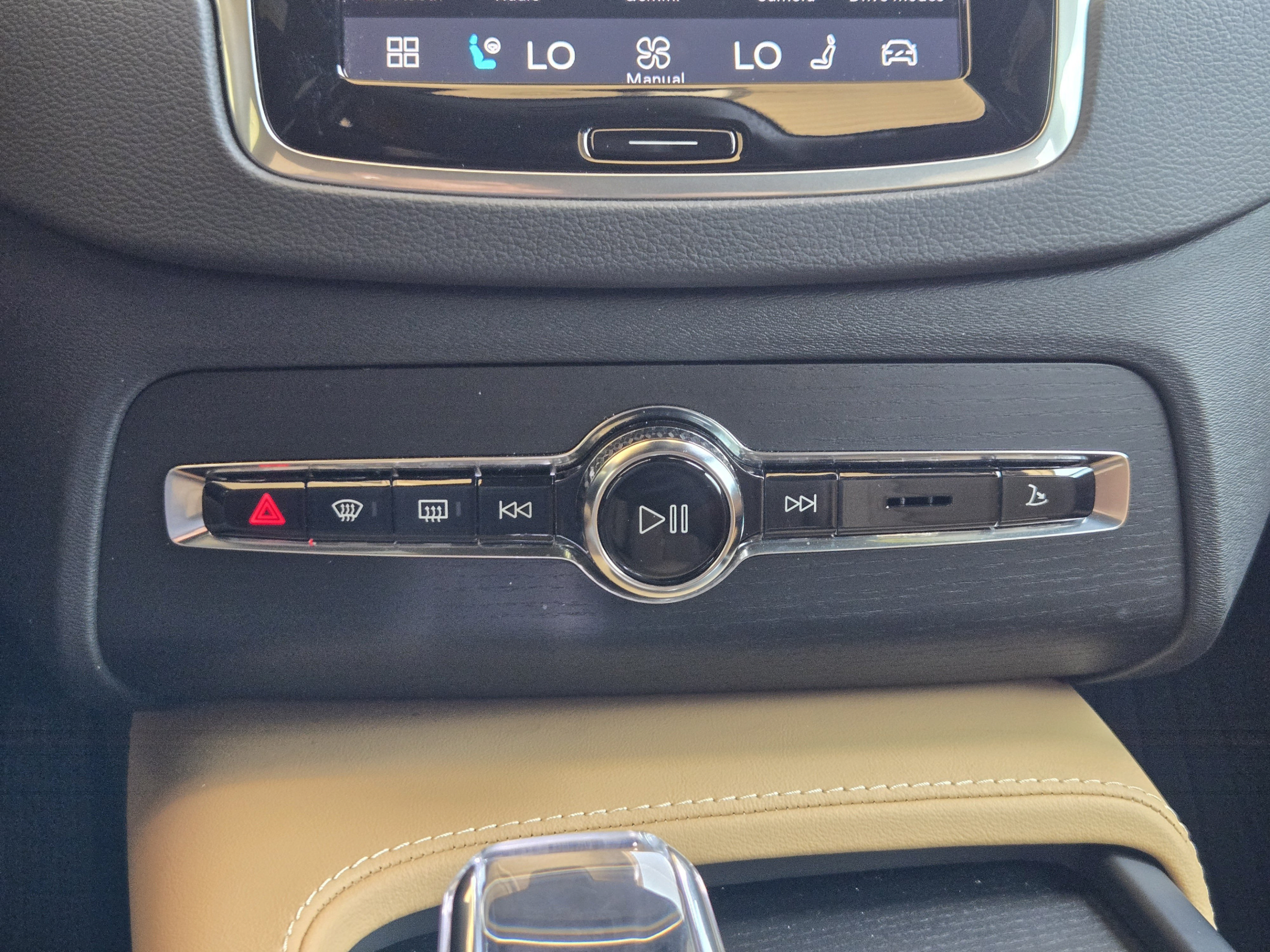 Used 2024 Volvo XC90 B6 Ultimate w/ Protection Package Premier AWD/4WD image 27