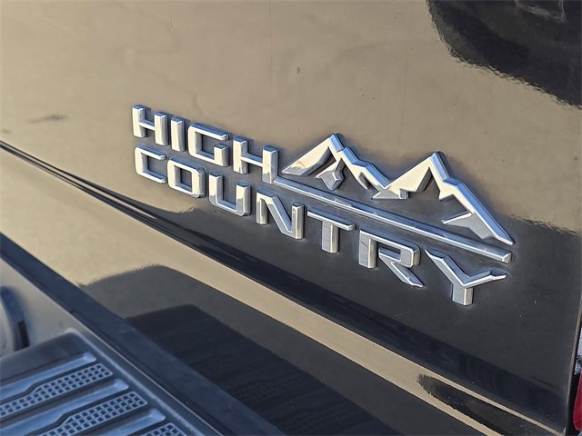 Used 2022 Chevrolet Silverado 2500 High Country w/ Technology Package image 9