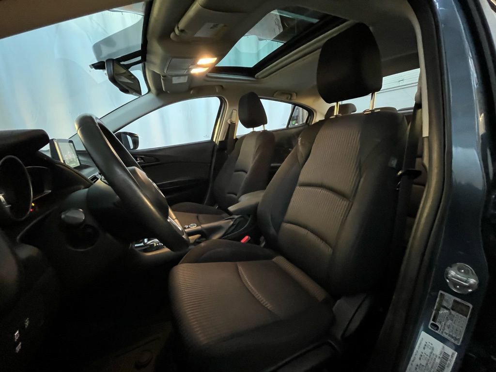 Used 2016 MAZDA MAZDA3 i Touring w/ Popular Equipment Package image 10