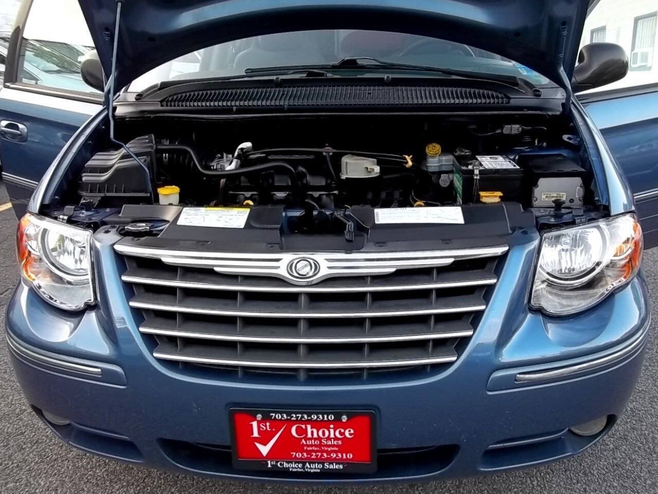 Used 2007 Chrysler Town & Country Limited FWD image 32