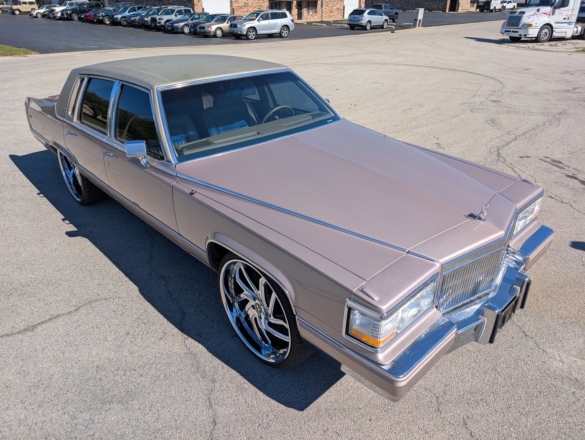 Used 1990 Cadillac Brougham image 24