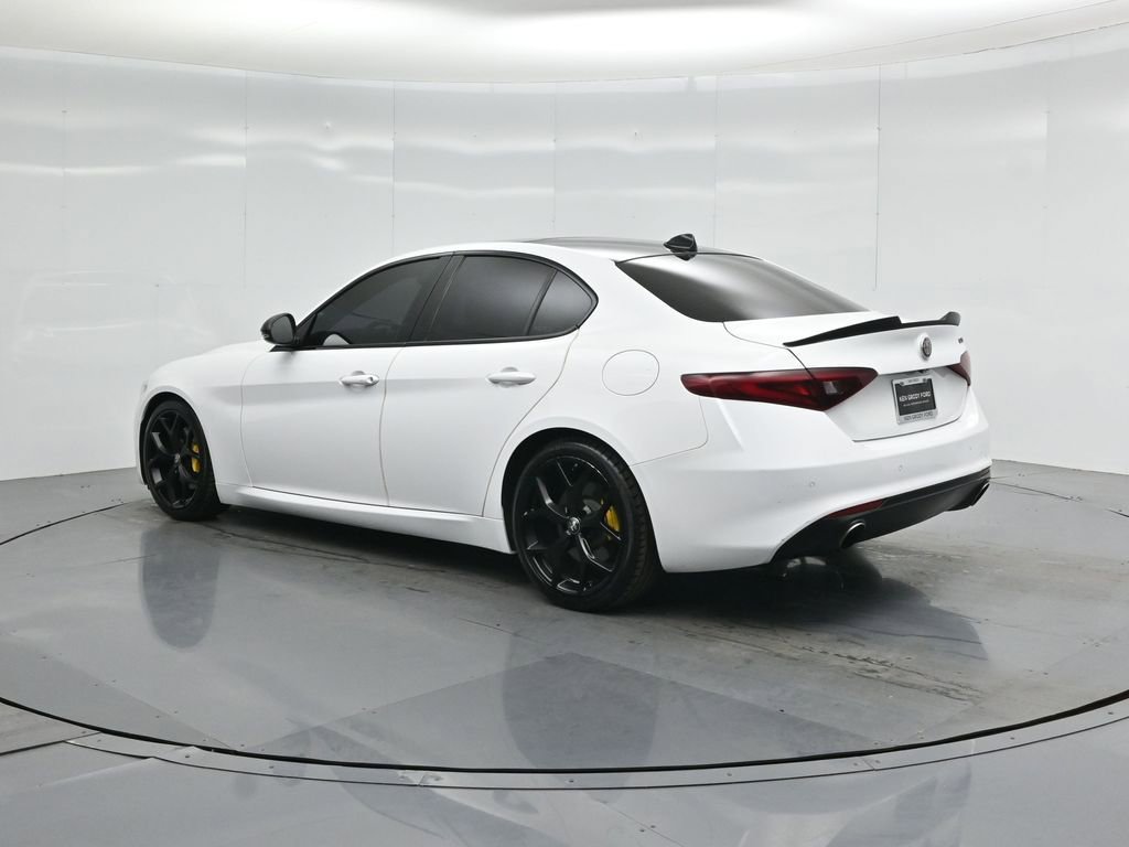 Used 2021 Alfa Romeo Giulia Ti w/ Nero Edizione RWD image 6