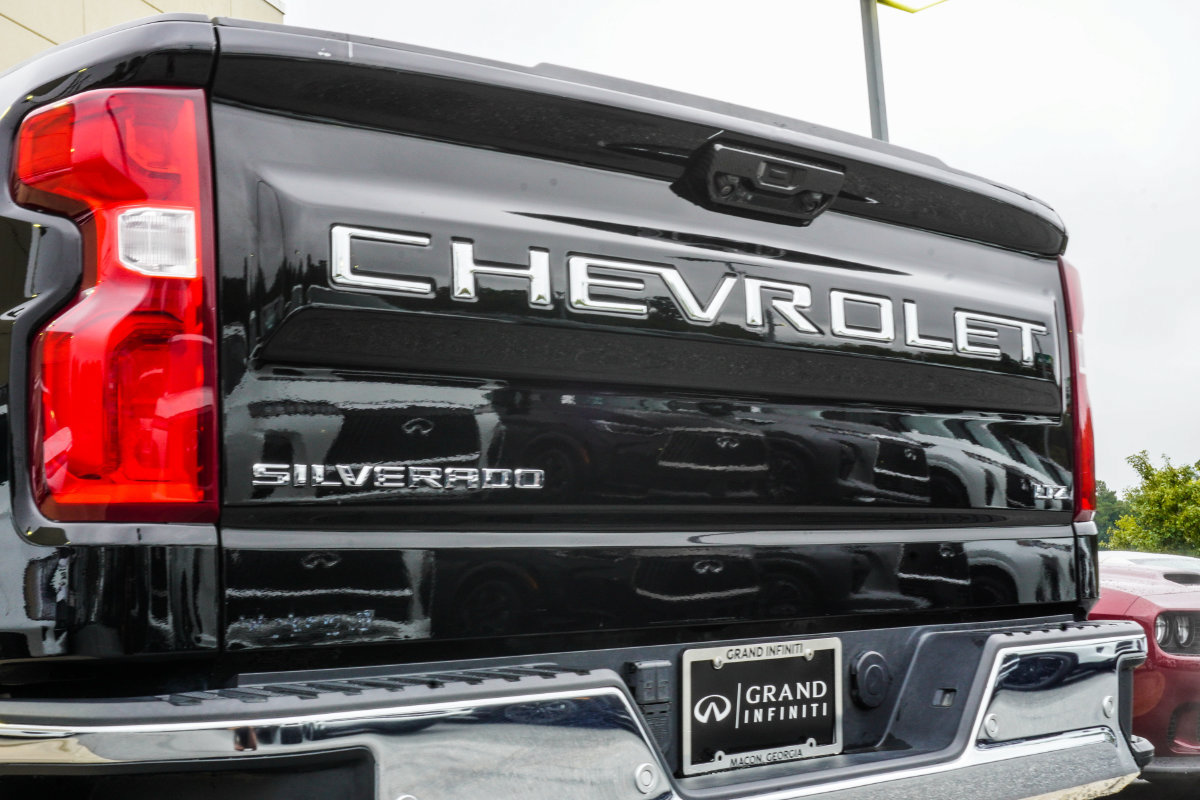 Used 2023 Chevrolet Silverado 1500 LTZ AWD/4WD image 14