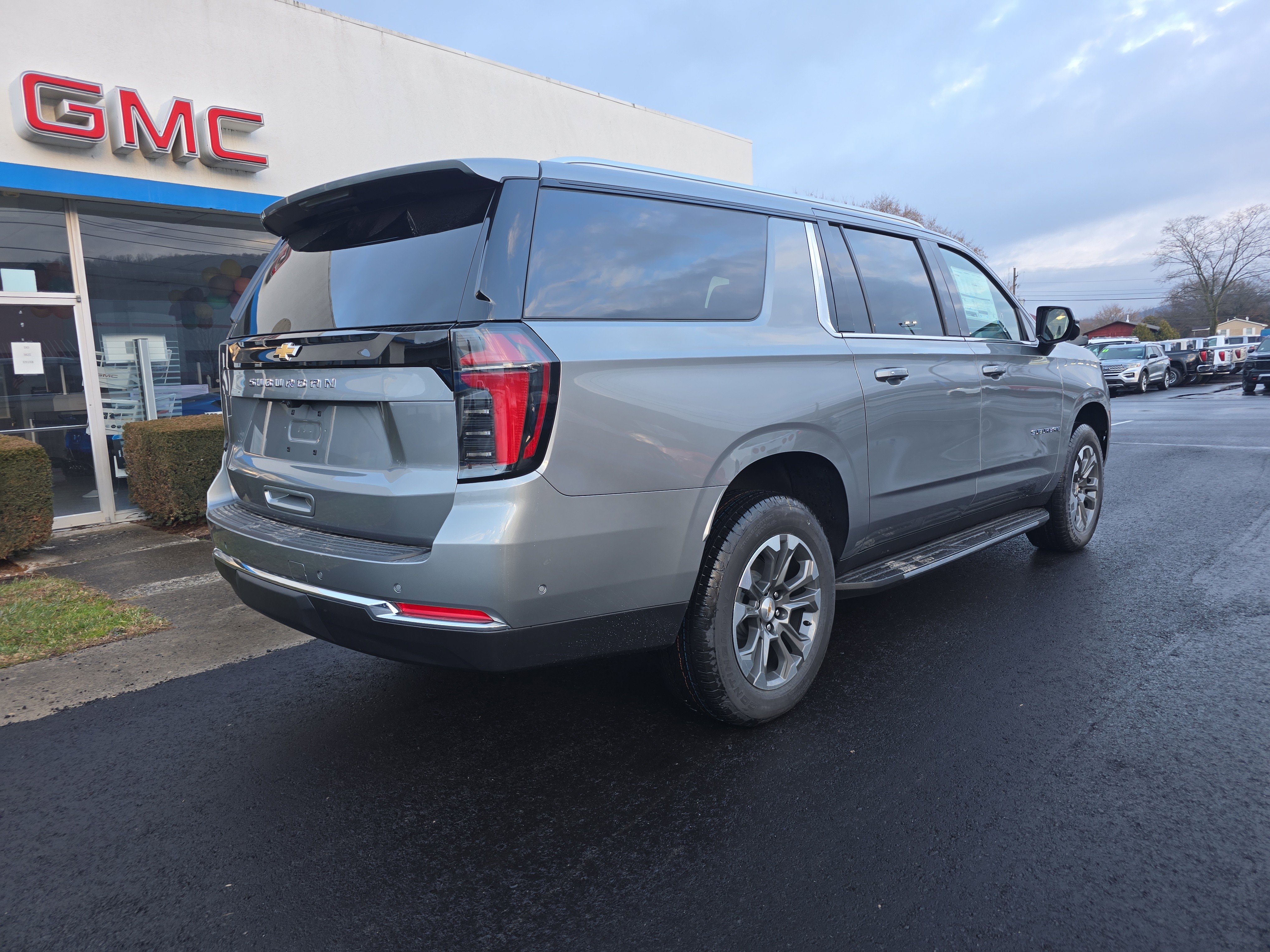 New 2026 Chevrolet Suburban LS image 3