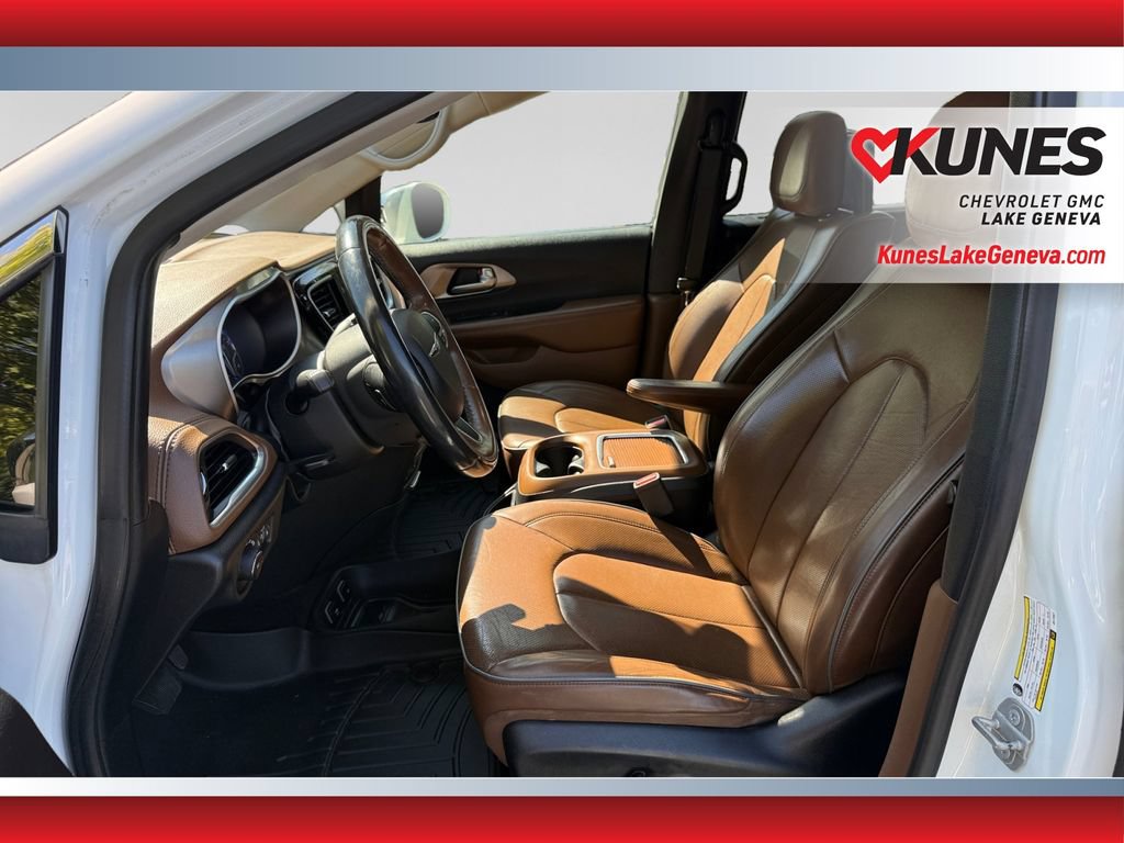 Used 2018 Chrysler Pacifica Limited w/ Advanced Safetytec Group FWD image 19