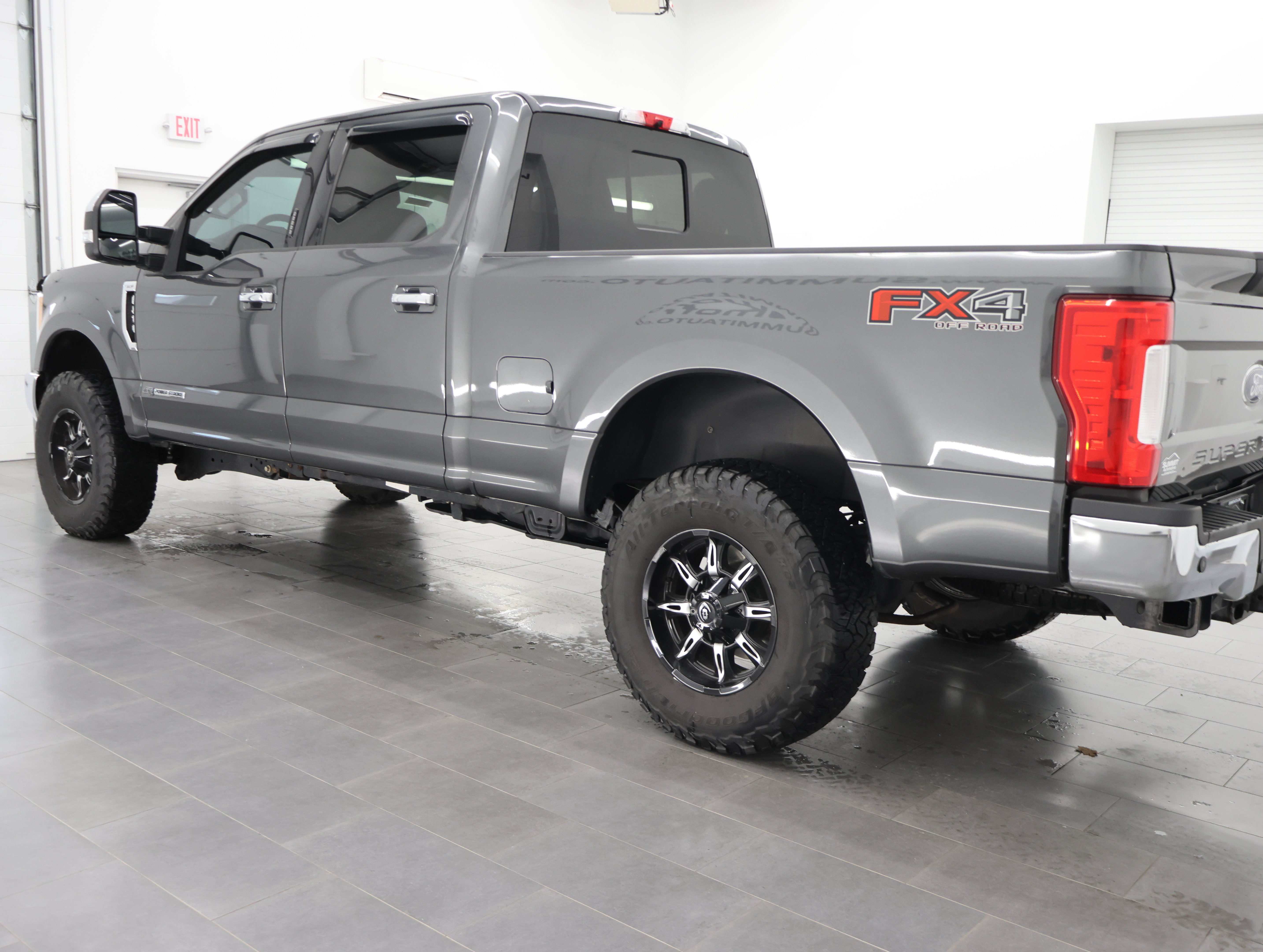 Used 2017 Ford F250 XLT w/ XLT Premium Package AWD/4WD image 6