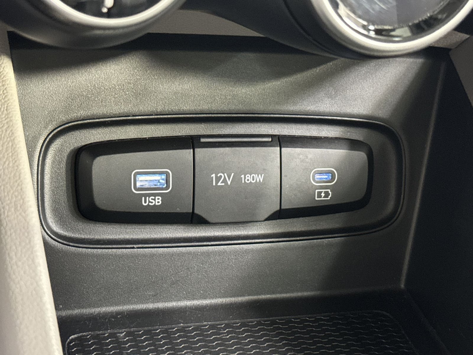Used 2025 Hyundai Venue SEL FWD image 44