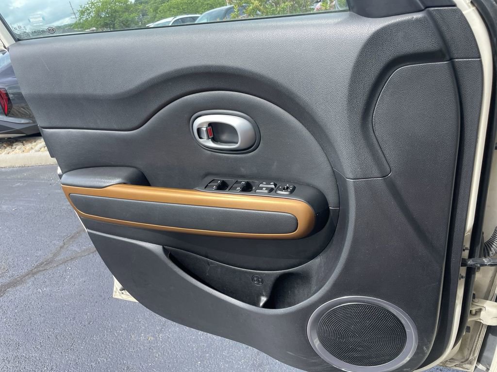 Used 2015 Kia Soul ! w/ Umber Package 1 FWD image 18