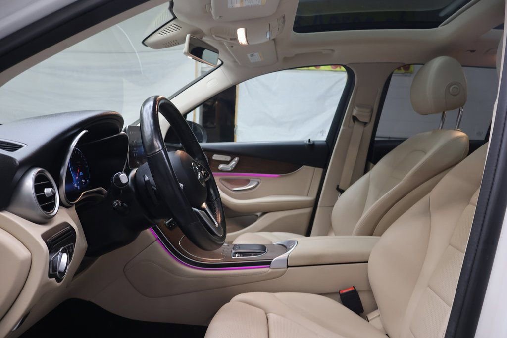 Used 2020 Mercedes-Benz GLC 350e 4MATIC w/ Premium Package image 17