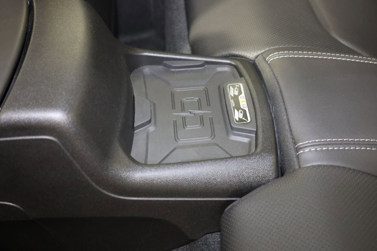 Used 2018 Chevrolet Camaro SS RWD image 32