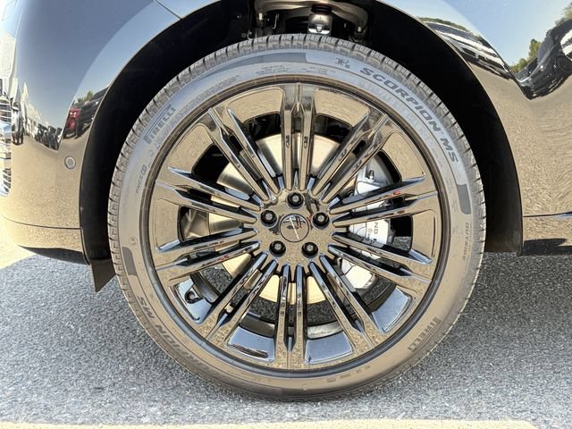 New 2026 Land Rover Range Rover Long Wheelbase SE AWD/4WD image 22