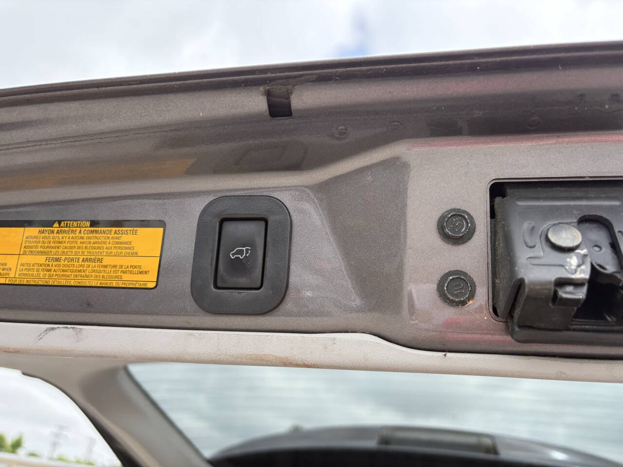 Used 2011 Toyota Sienna XLE w/ Entertainment Pkg FWD image 16