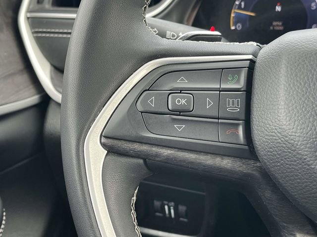 Used 2023 Jeep Grand Cherokee Limited w/ Black Appearance Package image 27