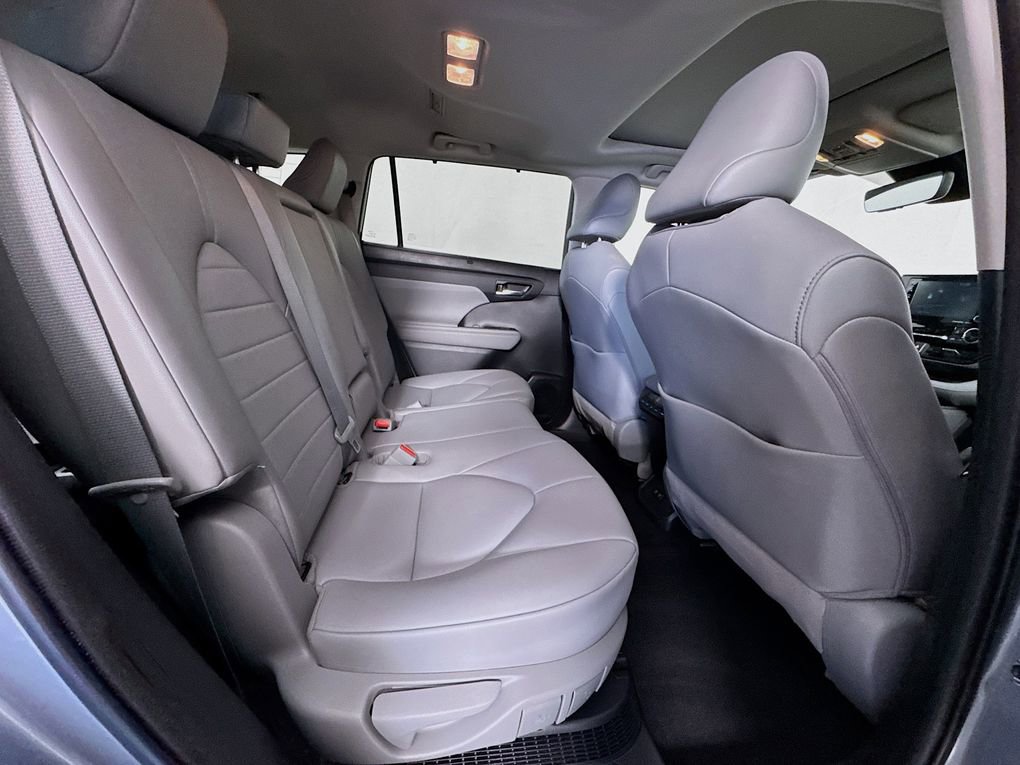 Used 2021 Toyota Highlander XLE image 23