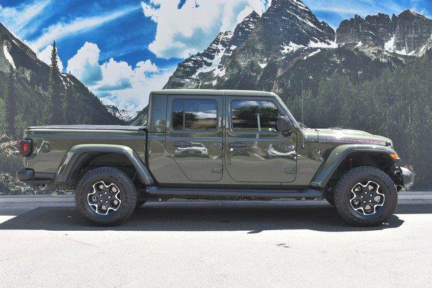 Used 2023 Jeep Gladiator Rubicon w/ Cold Weather Group AWD/4WD image 2