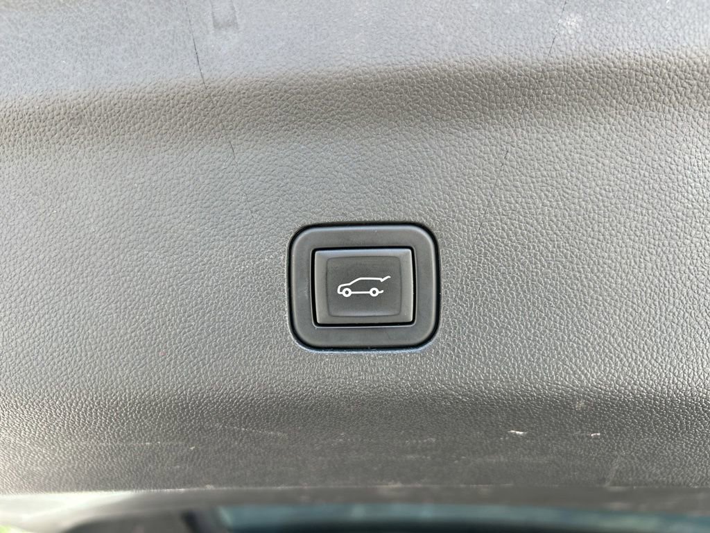 Used 2023 GMC Yukon SLT image 54