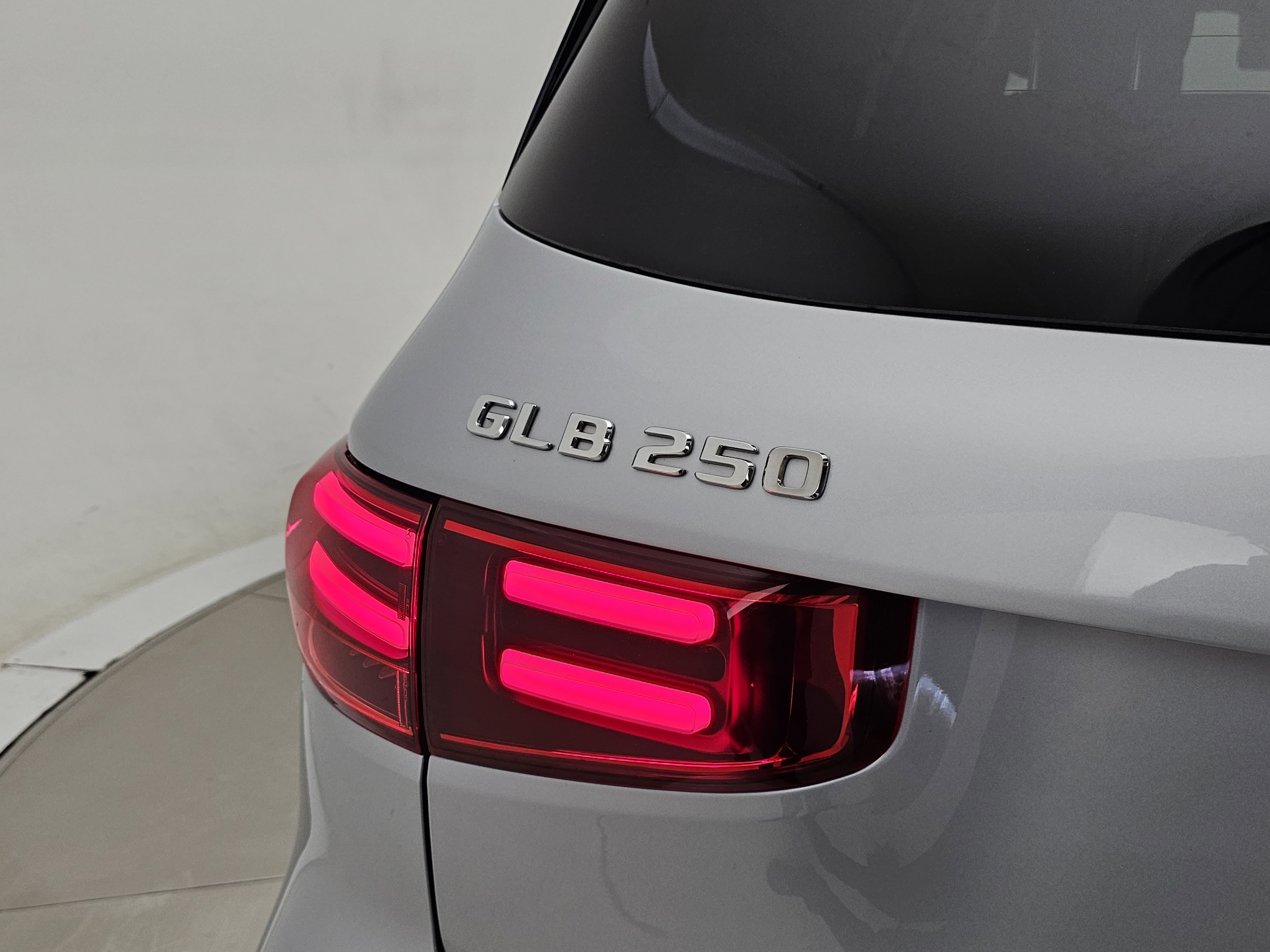 Certified 2025 Mercedes-Benz GLB 250 4MATIC image 26