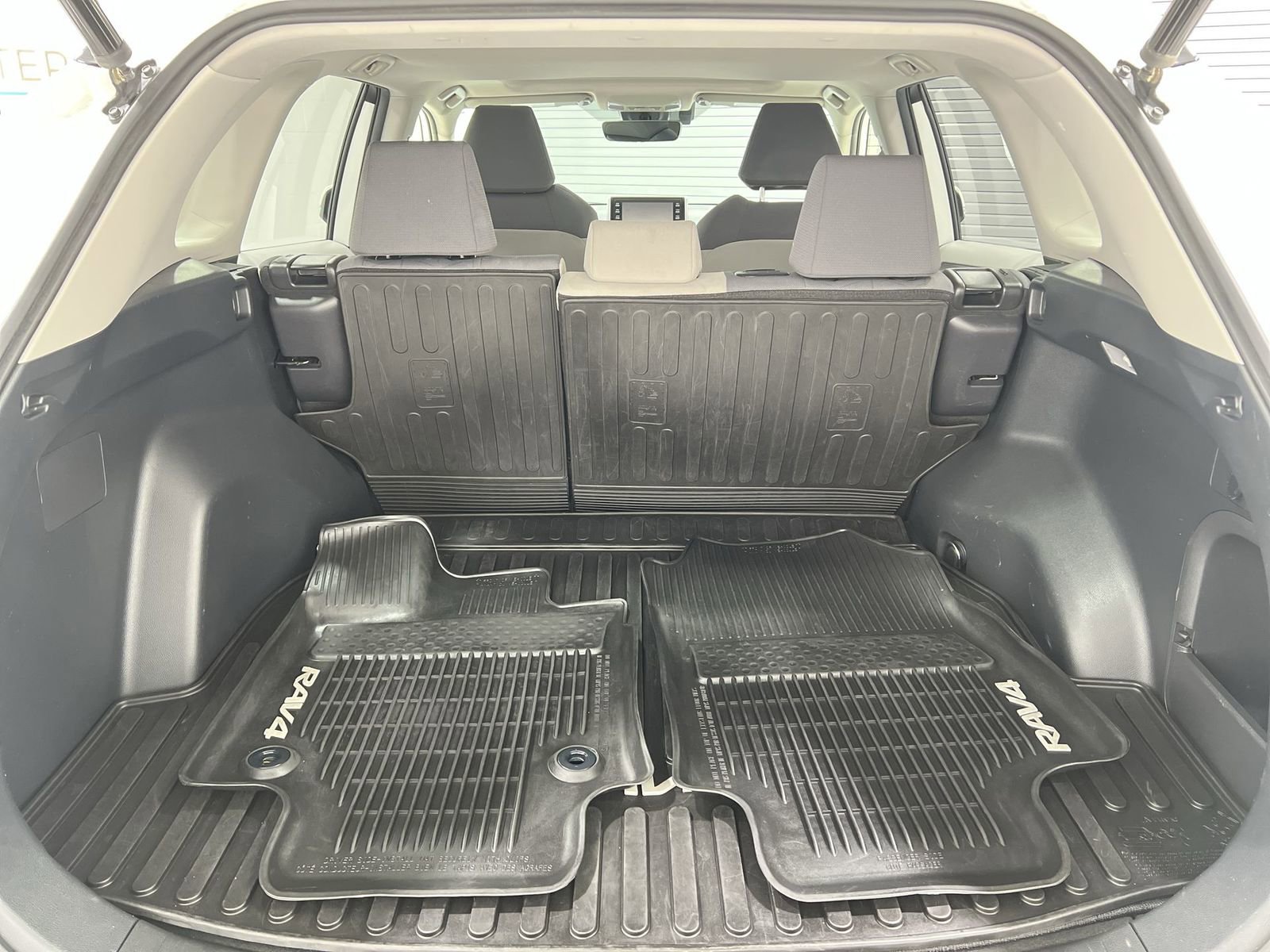 Used 2019 Toyota RAV4 XLE w/ Convenience Package image 24