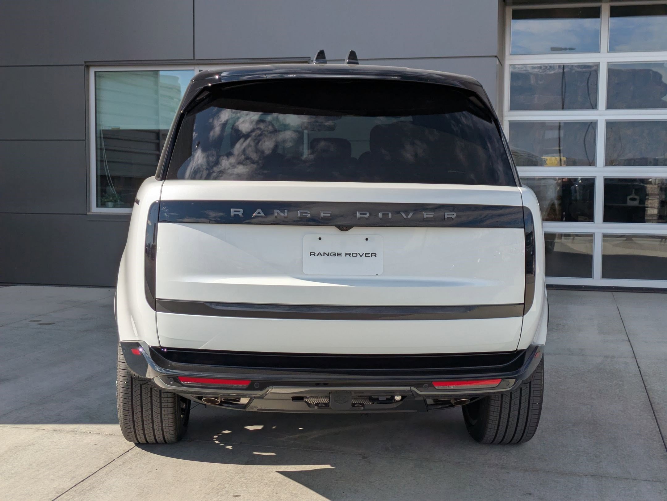 New 2026 Land Rover Range Rover Long Wheelbase SE image 7